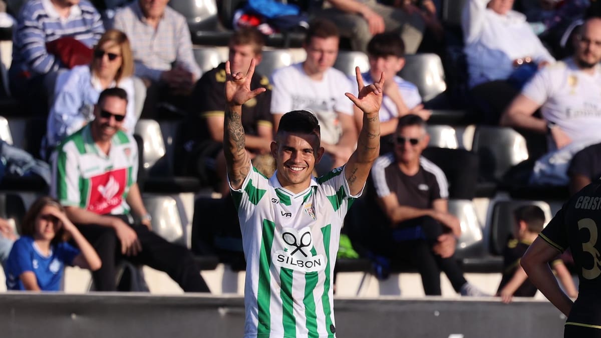 Un Córdoba práctico gana en Alicante y se asienta en la segunda posición (0-2)