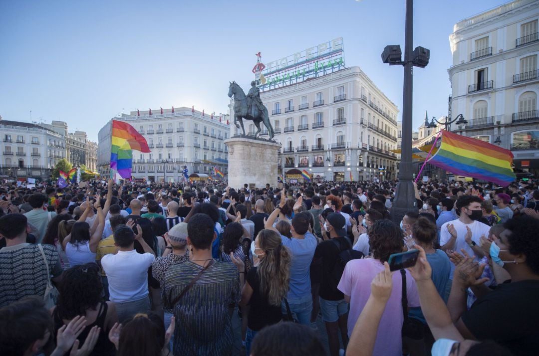 Cientos de personas durante una manifestación para condenar el asesinato de un joven de 24 años el pasado sábado en A Coruña