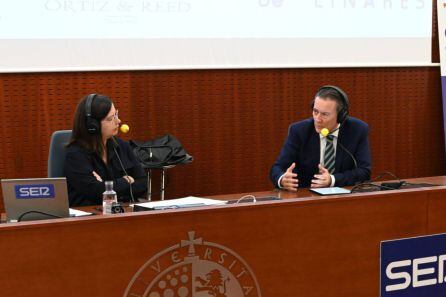 Angels Barceló entrevista al alcalde de Linares, Raúl Caro, en el Campus Científico-Tecnológico de la ciudad minera