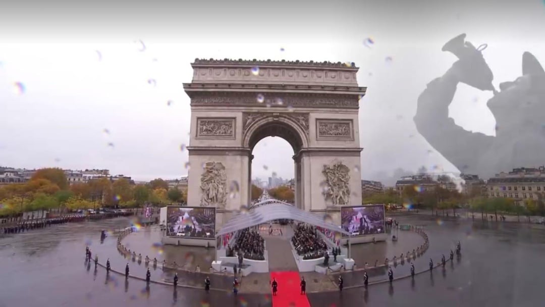 Panorámica durante la actuación de la Joven Orquesta de la Unión Europea en el Arco del Triunfo de París