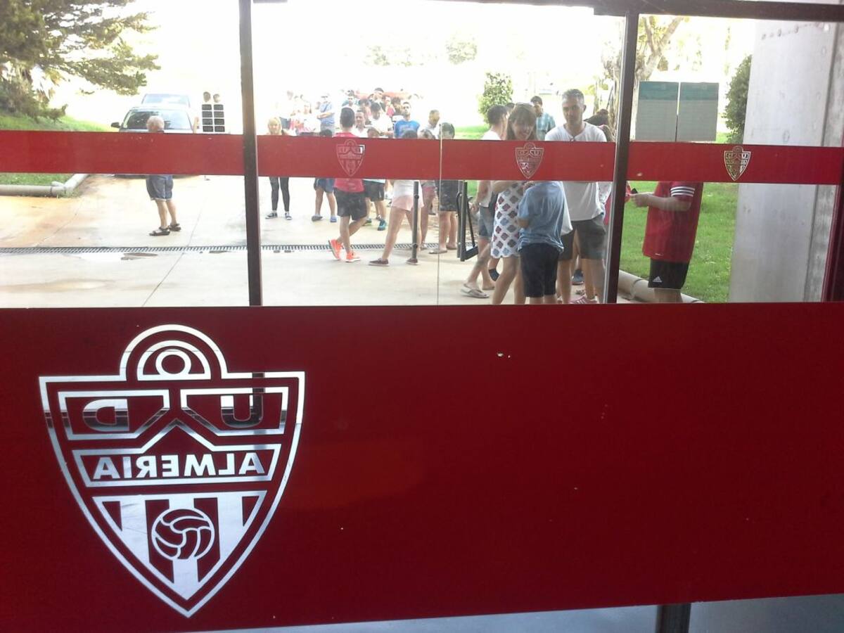 375 aficionados del Almería en La Rosaleda