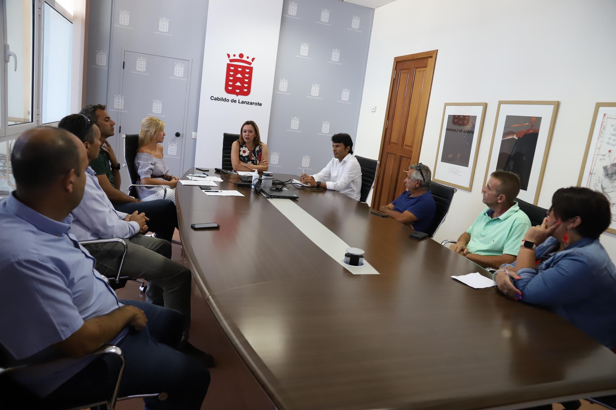 Un momento de la reunión entre los transportistas y el Cabildo de Lanzarote.