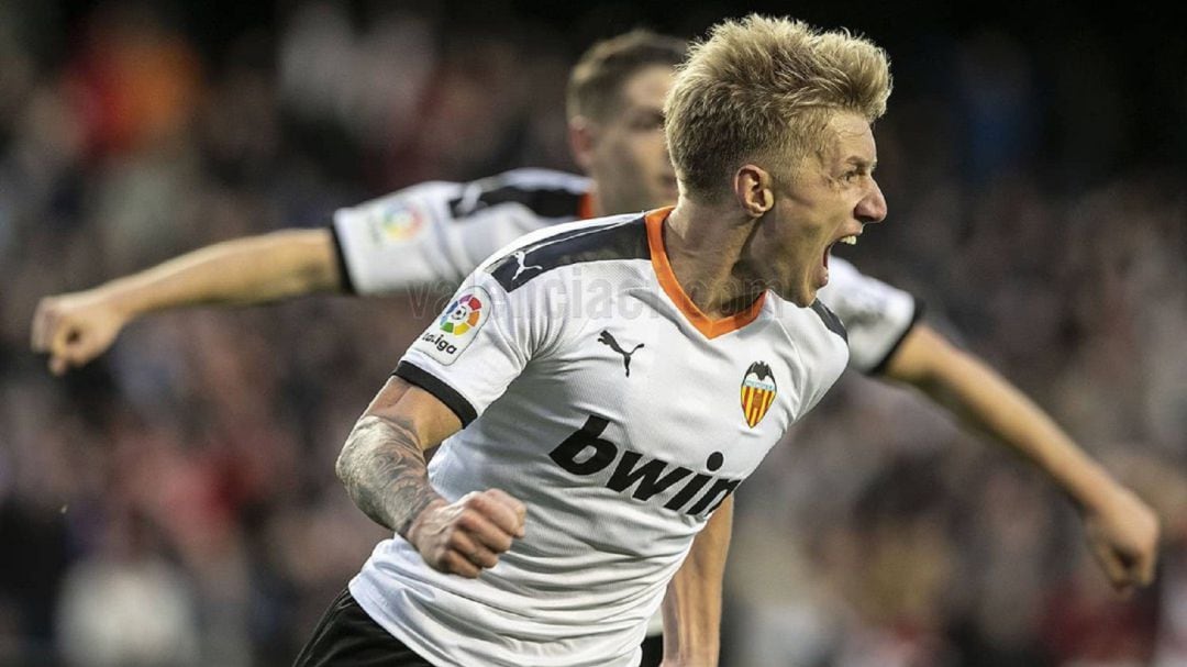 Daniel Wass, celebrando un gol en Mestalla. 