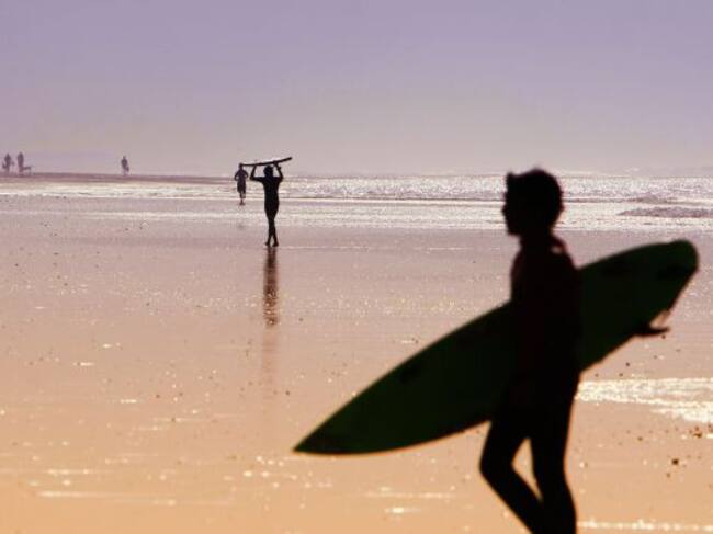 Las playas de Cádiz son idóneas para practicar surf