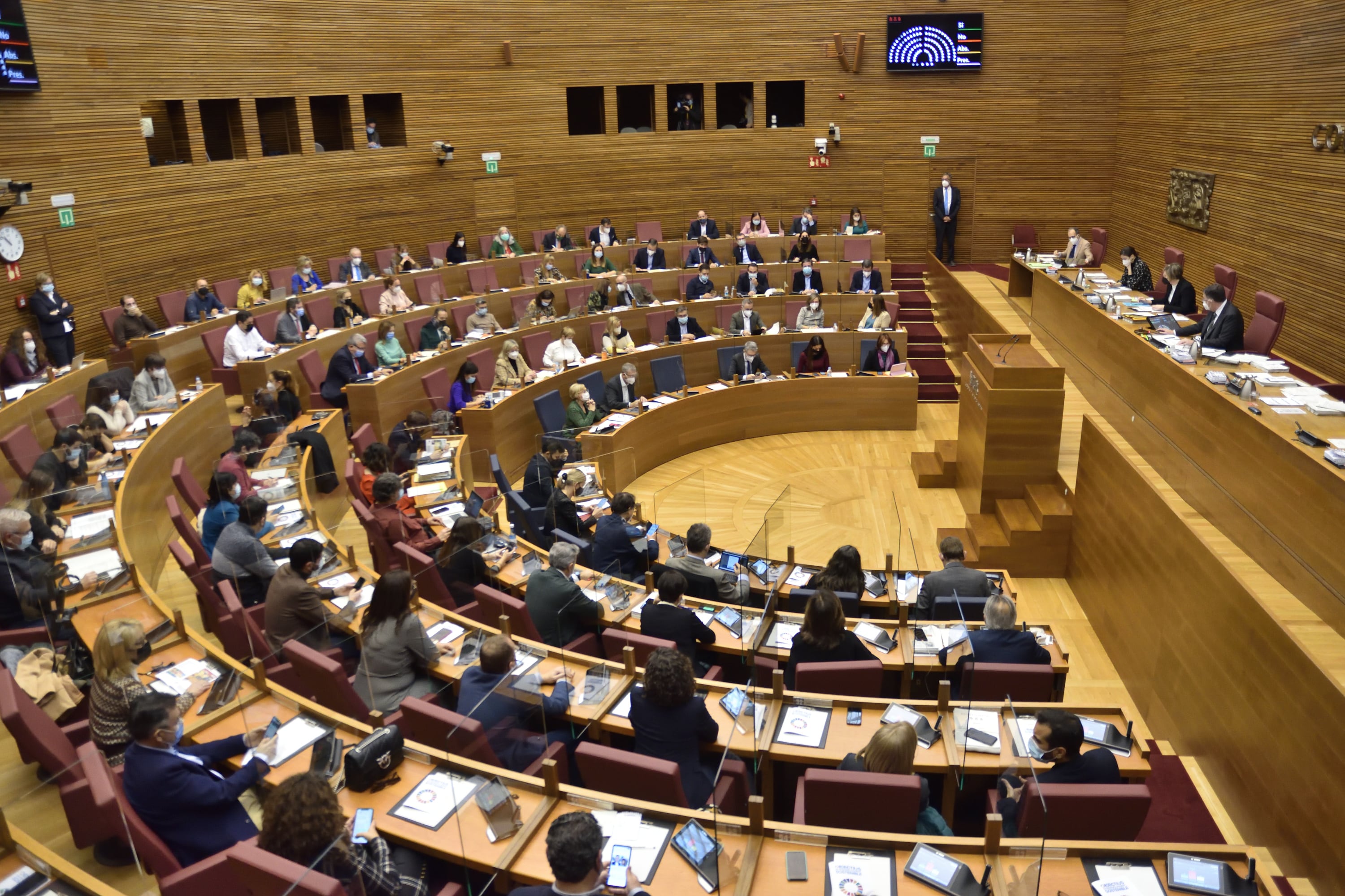 Pleno de les Corts Valencianes en diciembre de 2021