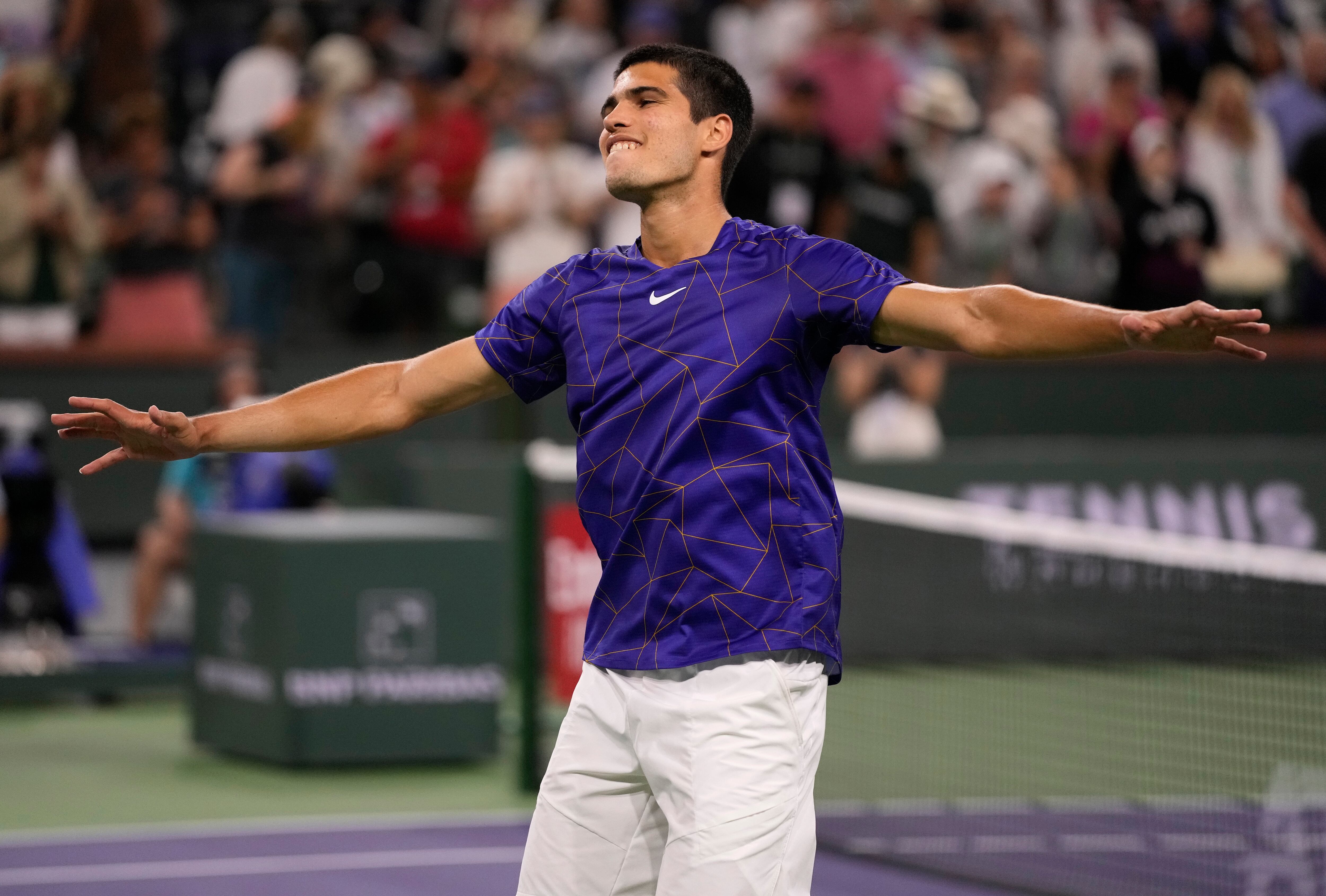 Indian Wells (United States), 18/03/2022.- Carlos Alcaraz of Spain reacts after winning match point, defeating Cameron Norrie of Great Britain during the BNP Paribas Open tennis tournament at the Indian Wells Tennis Garden in Indian Wells, California, USA, 17 March 2022. (Tenis, Abierto, Gran Bretaña, España, Reino Unido, Estados Unidos) EFE/EPA/RAY ACEVEDO
