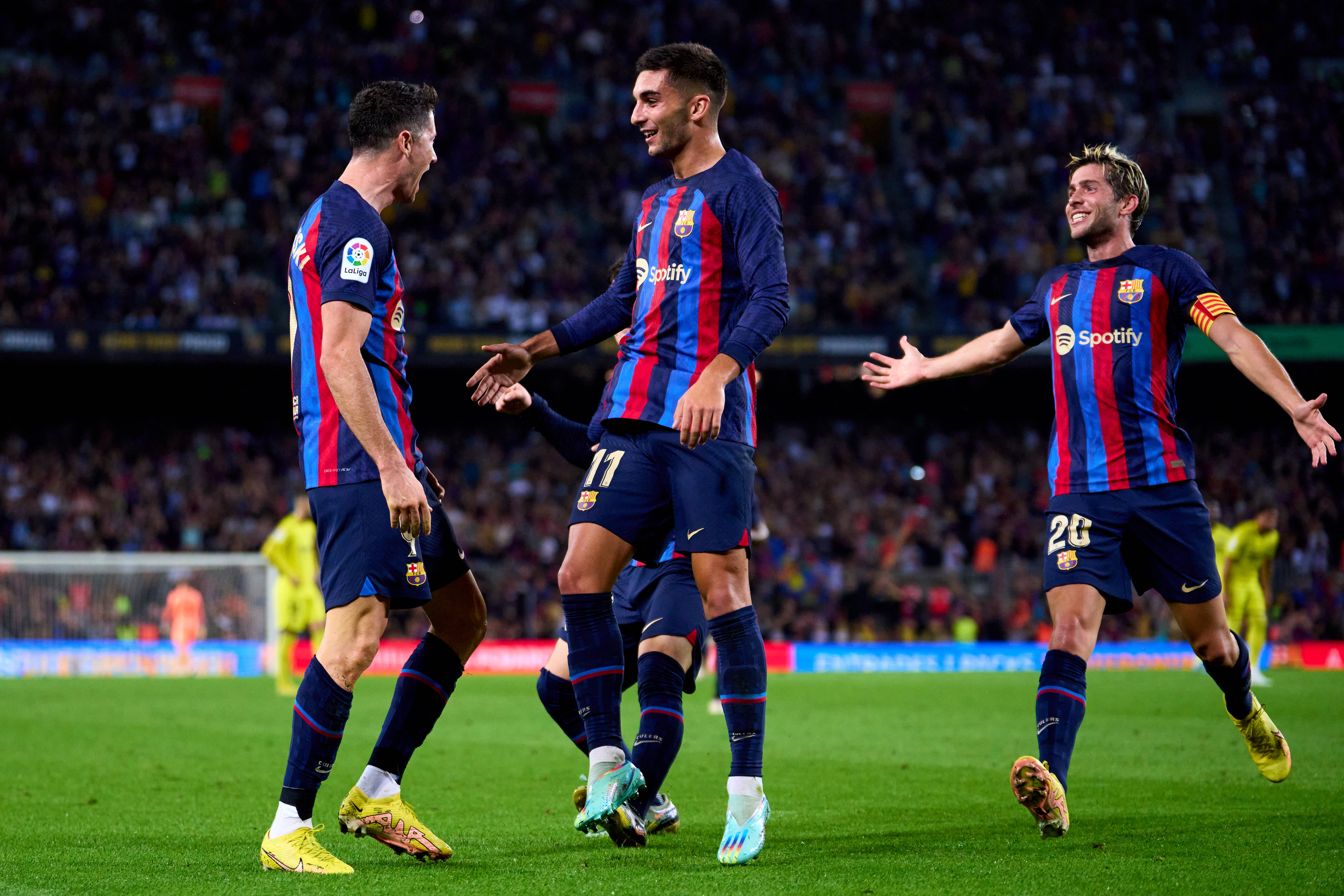 Lewandowski, Ferrán Torres y Sergi Roberto en el Spotify Camp Nou.