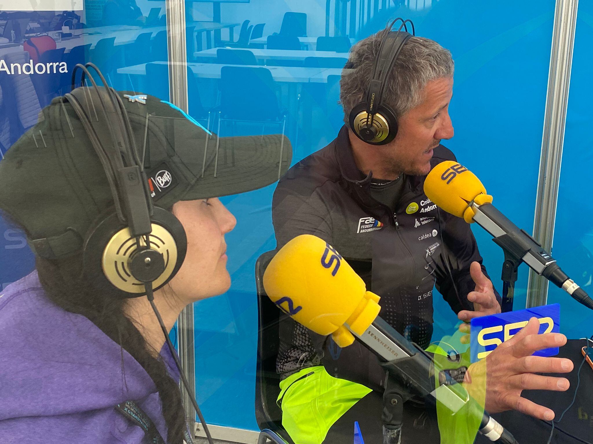 Carles Visa i Mimi Gutiérrez durant l'emissió del programa especial sobre les finals de la Copa del món.