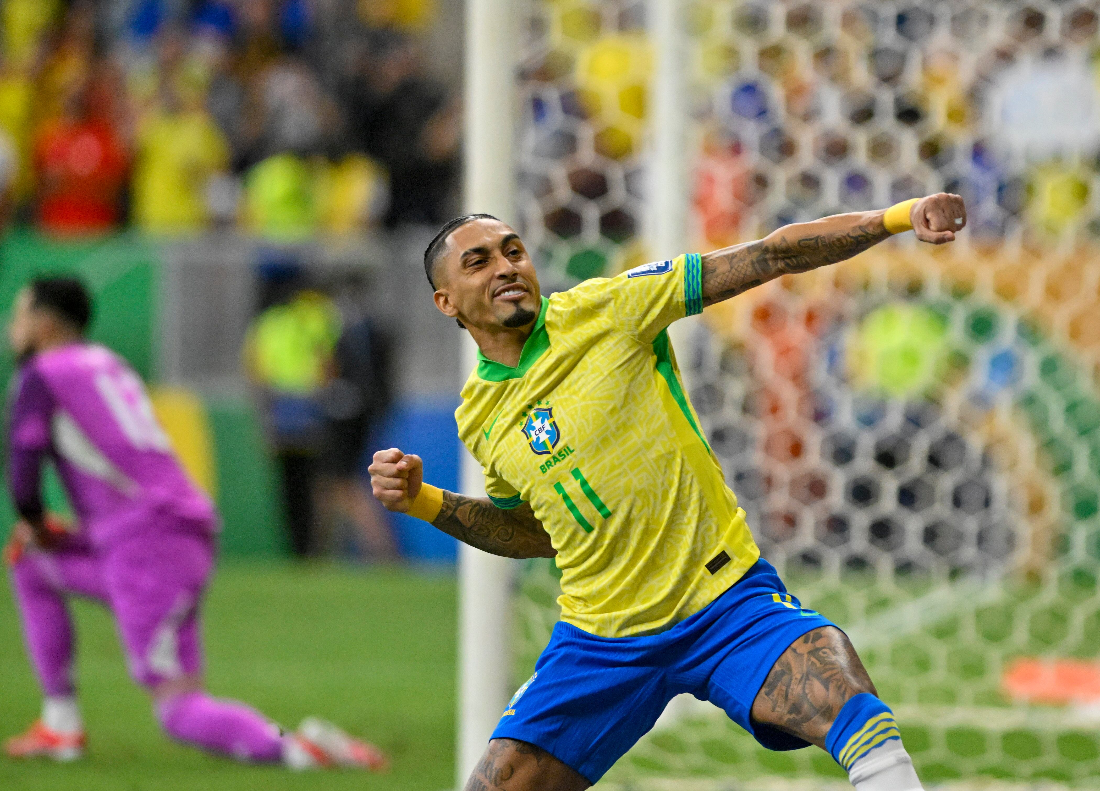 Raphinha celebra su gol contra Colombia