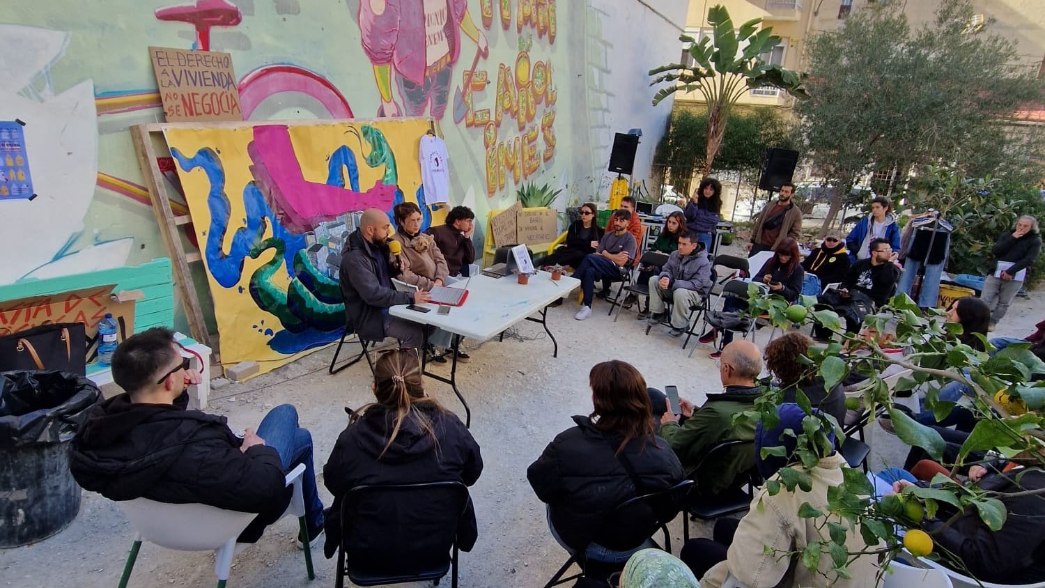 Jornada popular sobre el Patronato Municipal de Vivienda organizada por el Sindicat de Barri de Carolines en el Hort Comunitari