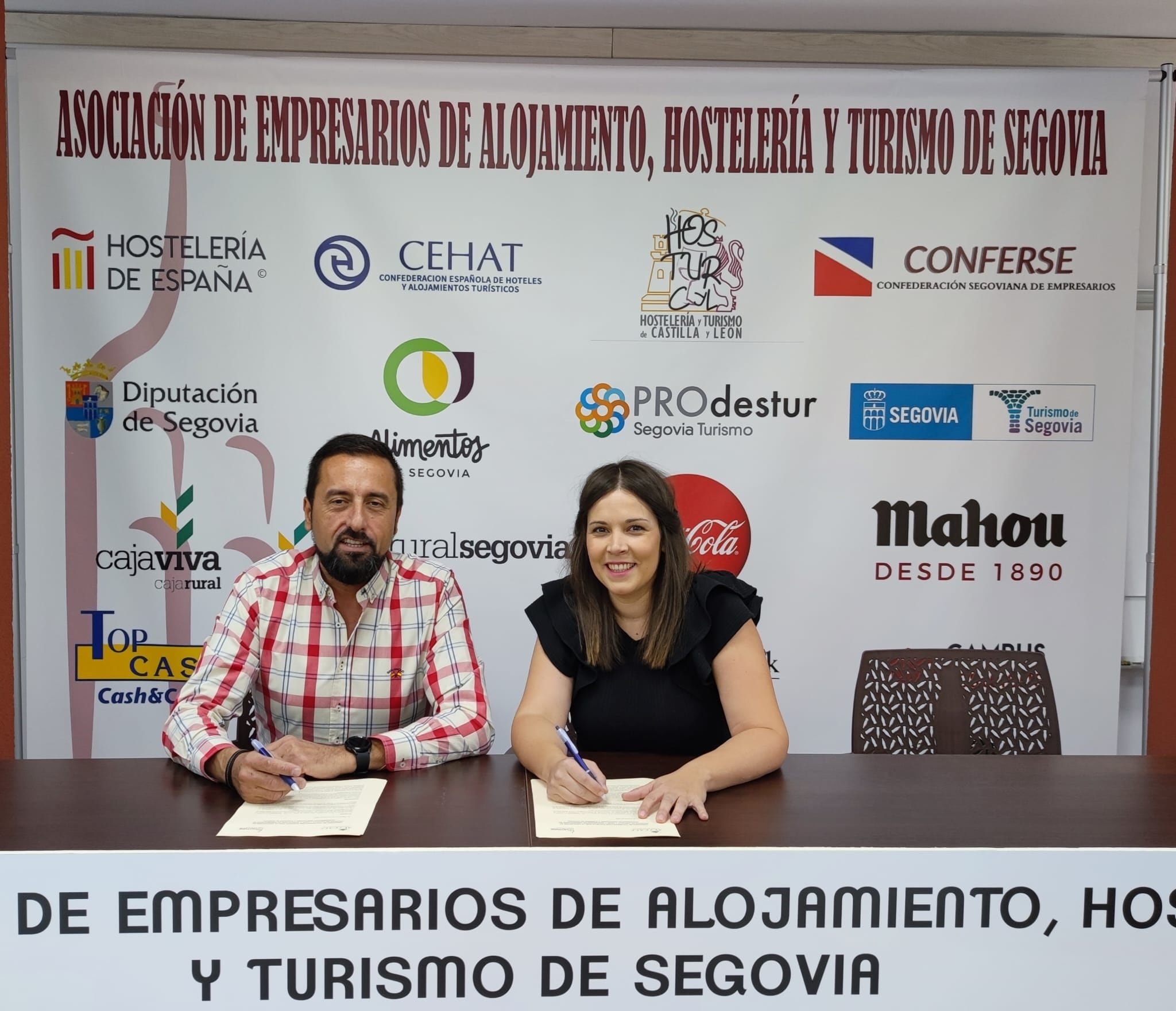 HOTUSE firma un convenio de colaboración para incrementar la restauración sin gluten en Segovia