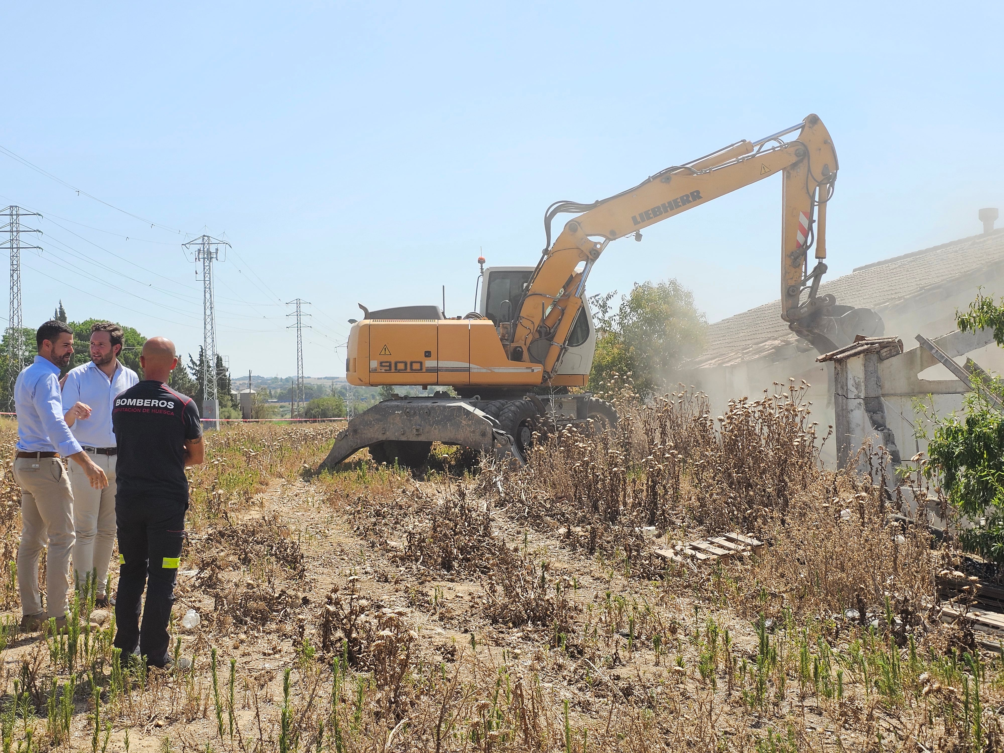 Momento de las primeras obras de derribo en el nuevo parque. Foto: DPH