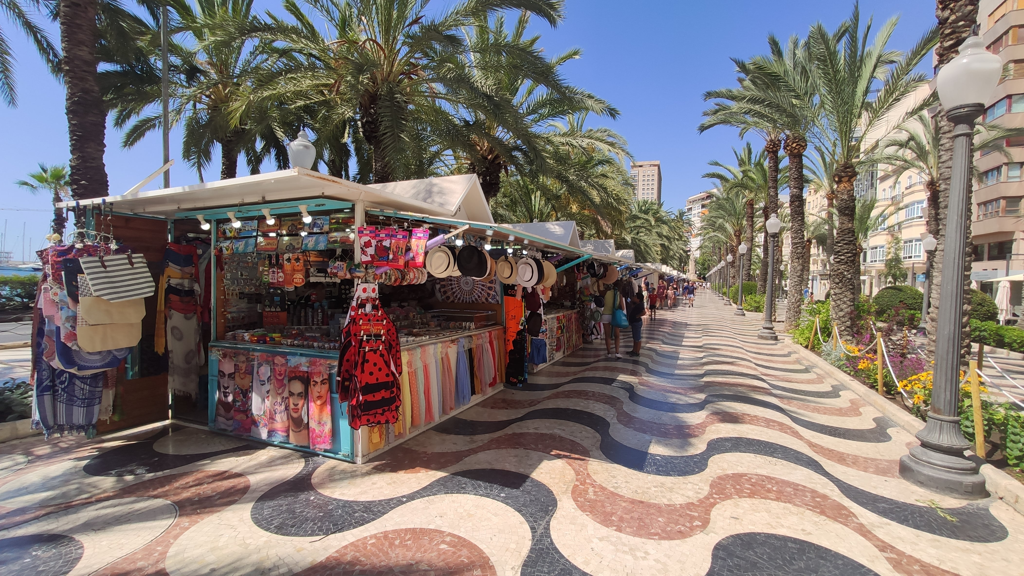 Puesto en el mercado &#039;hippie&#039; de la Explanada (archivo)