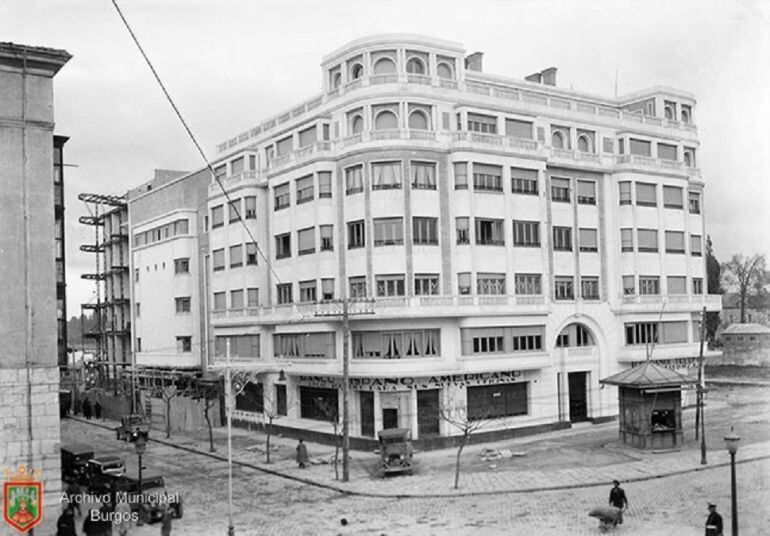 Construcción del cine Avenida en la calle Vitoria