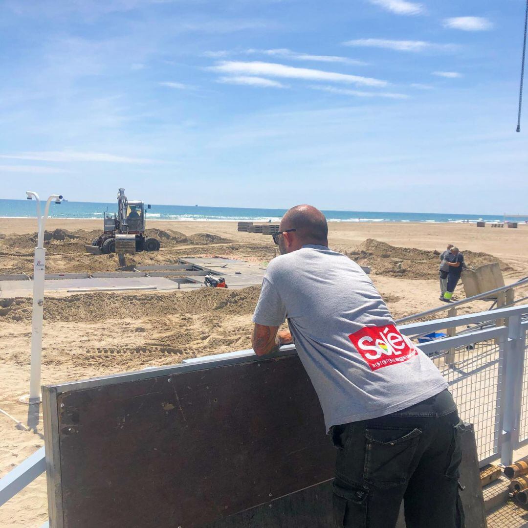 Los chiringuitos de las playas de Castelló están a la espera de la autorización para poder montar las instalaciones