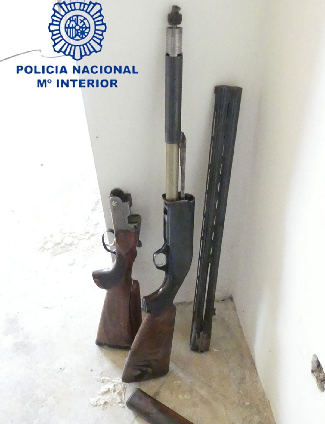 Escopetas incautadas en la vivienda de Gandia