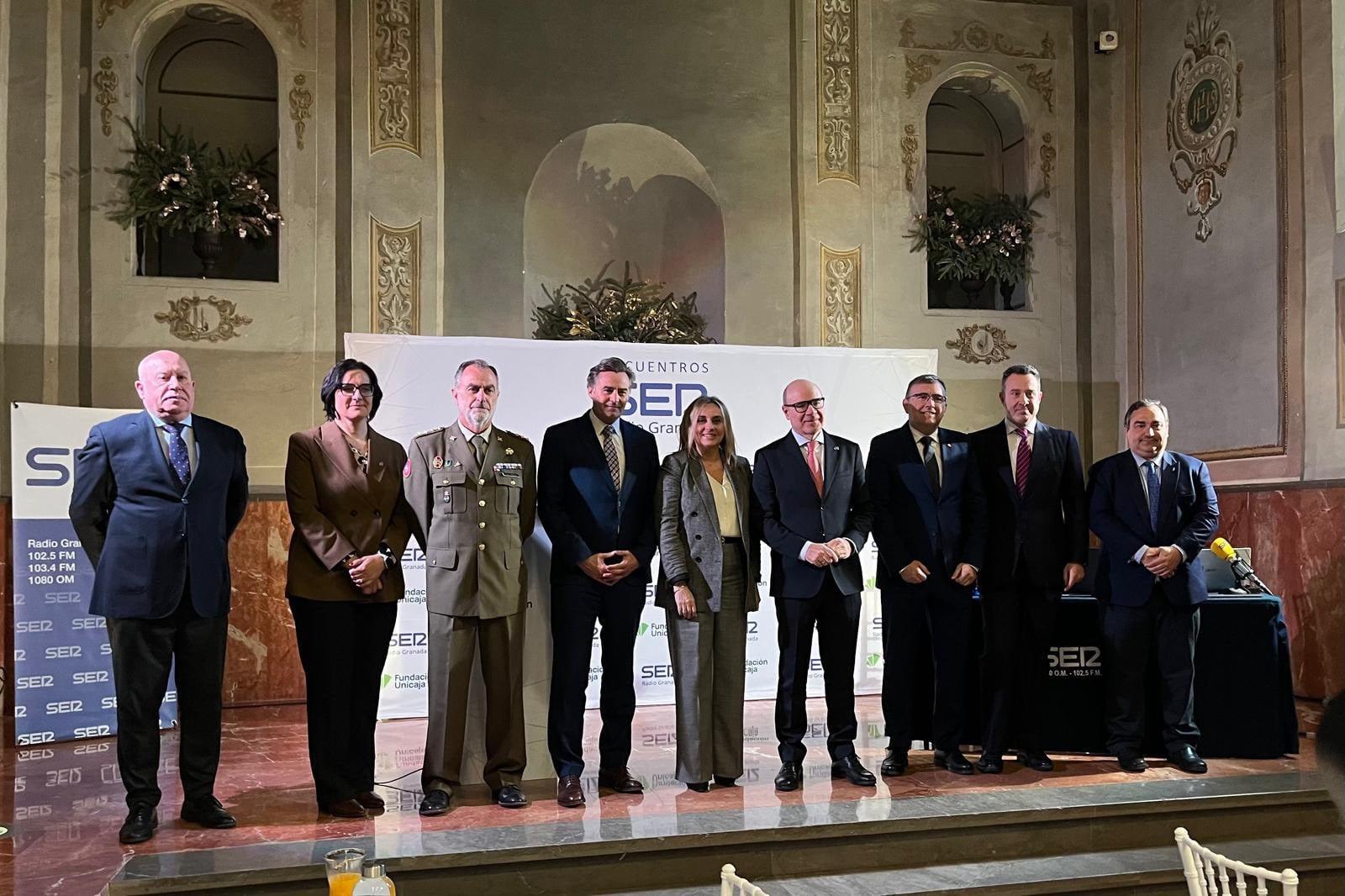 Foto de familia del primero de los &quot;Encuentros SER&quot; organizados en Granada por Radio Granada y Fundación Unicaja