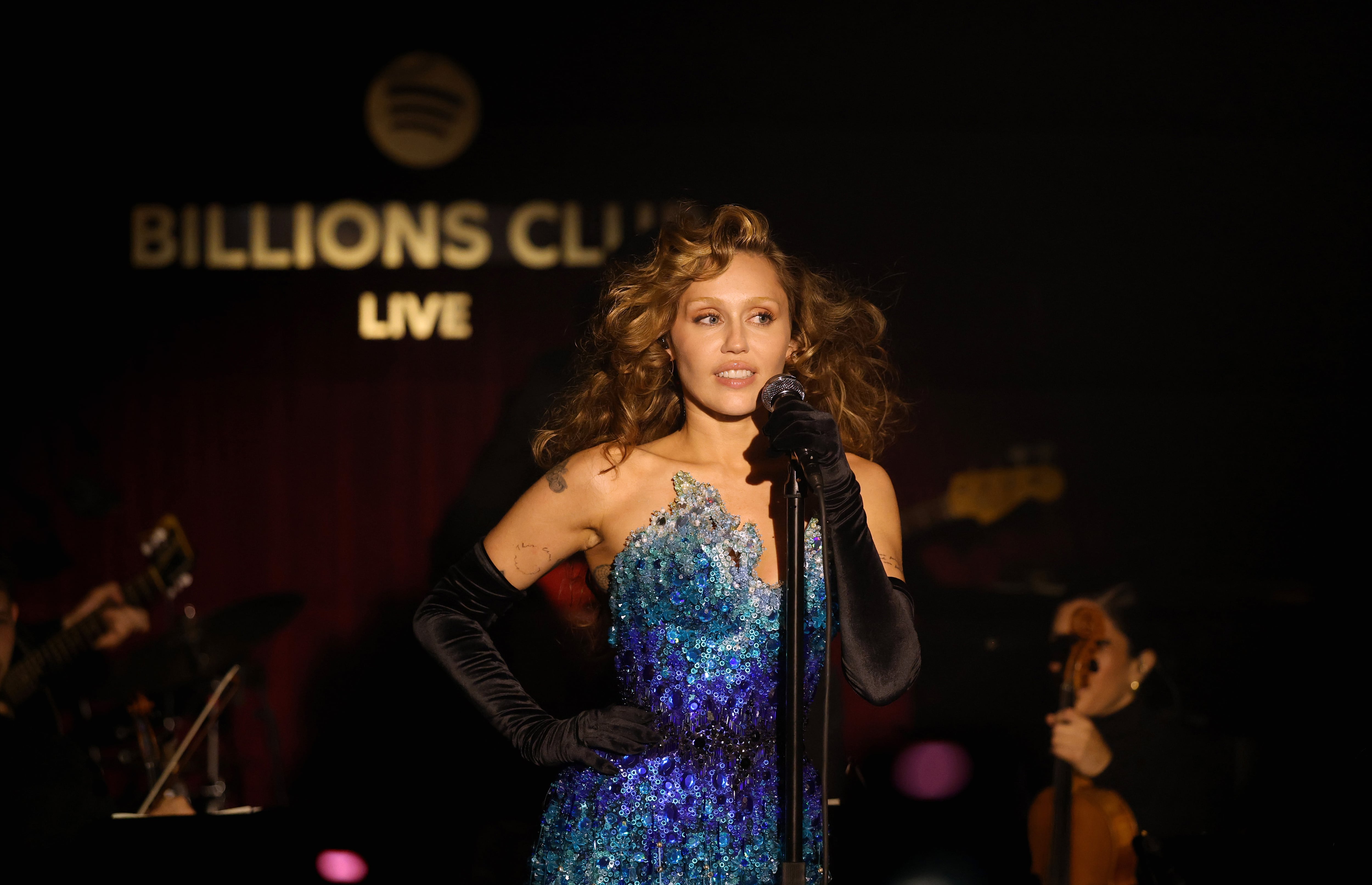 Miley Cyrus durante su actuación en Billions Club Series Paris