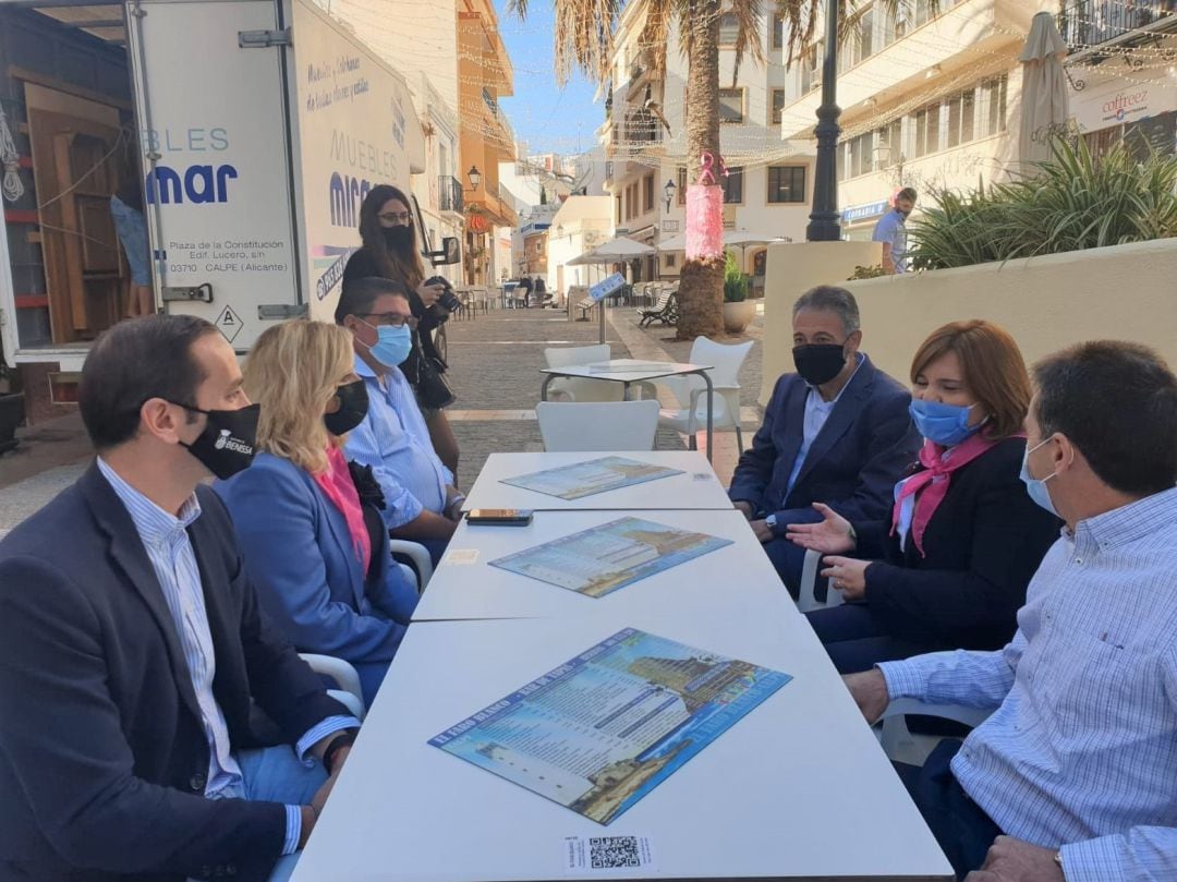 Isabel Bonig, presidenta del PPCV, visita Calp.