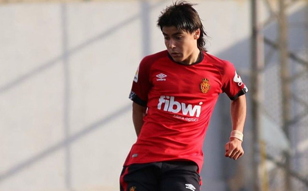 Luka Romero, entrena con la primera plantilla del Real Mallorca.