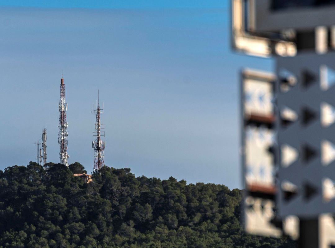 En la imagen, antenas repetidoras de señal de TDT y telefonía.