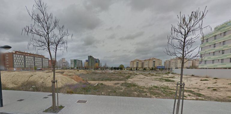 La parcela está situada en la Avenida de la Mancha con espalda a la calle Simone de Beauvoir en Albacete