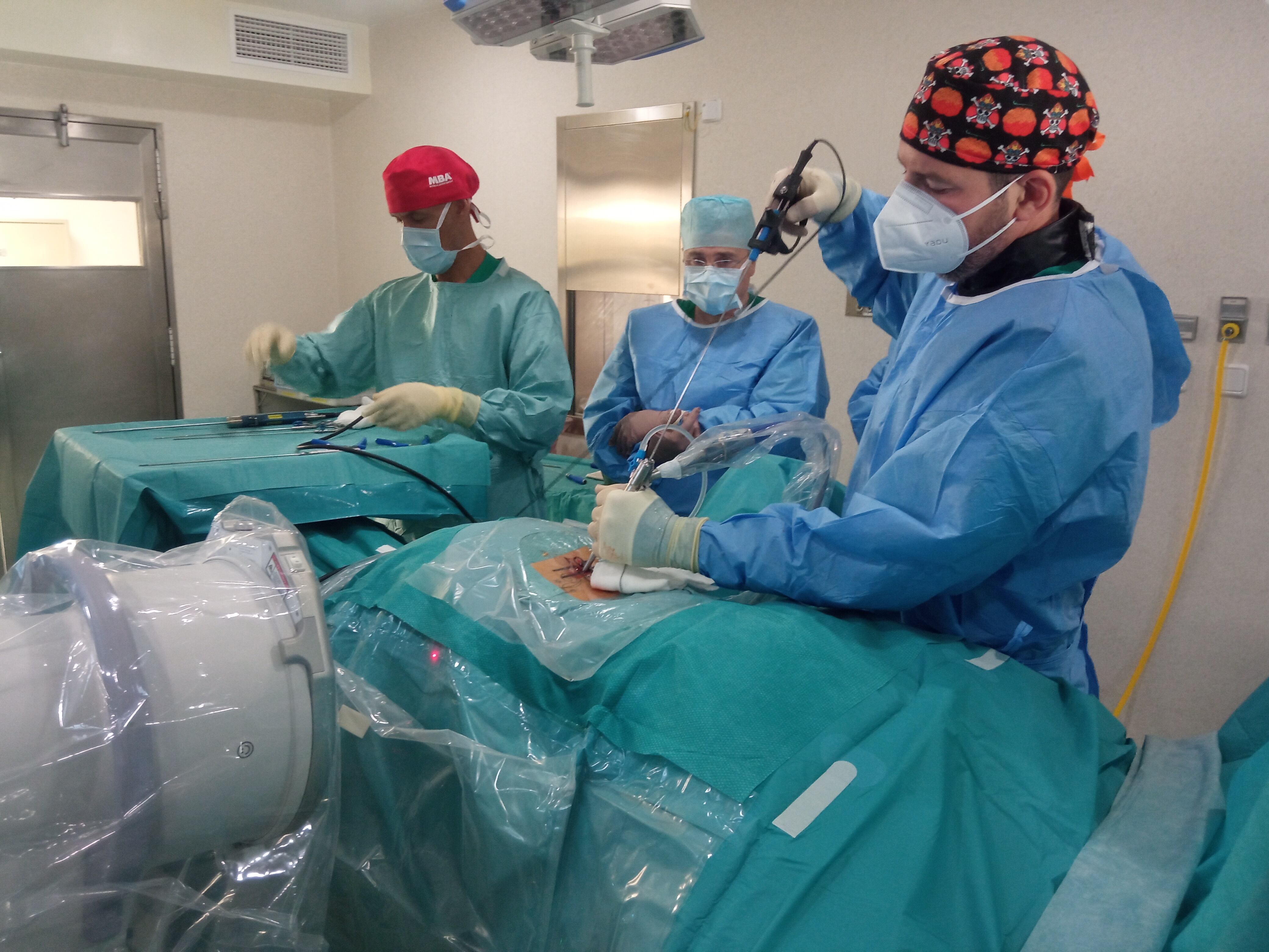 Una de las intervenciones realizadas en el Hospital Regional de Málaga