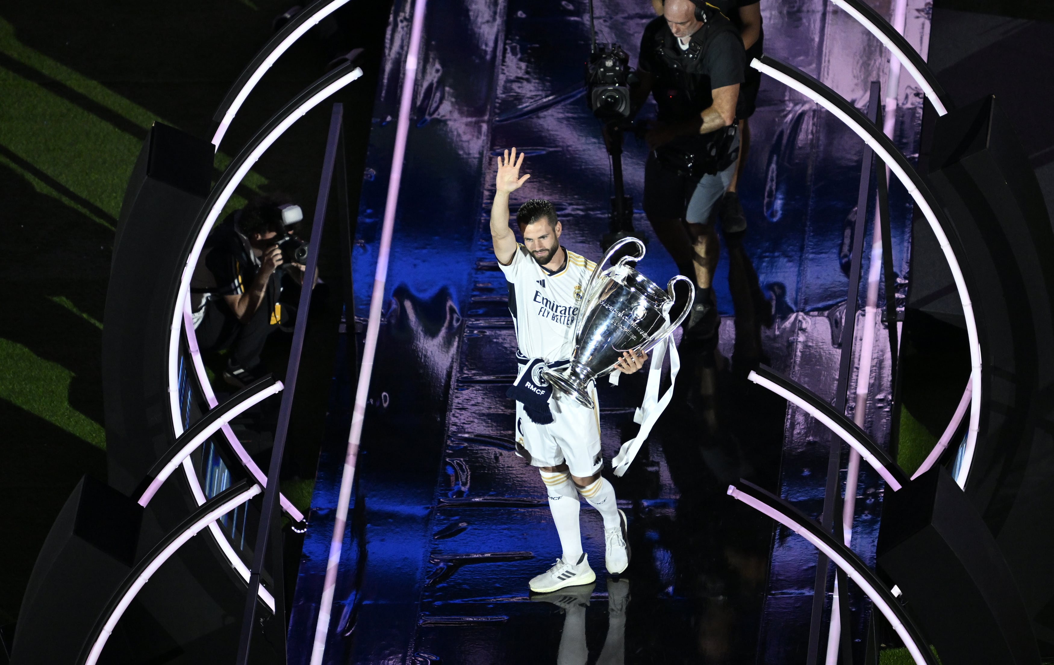 Nacho Fernández celebra la Champions League con el Real Madrid en el Bernabéu