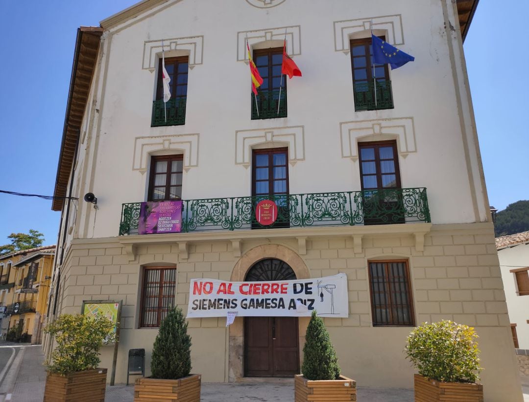 Vista de la fachada del Ayuntamiento de Aoiz