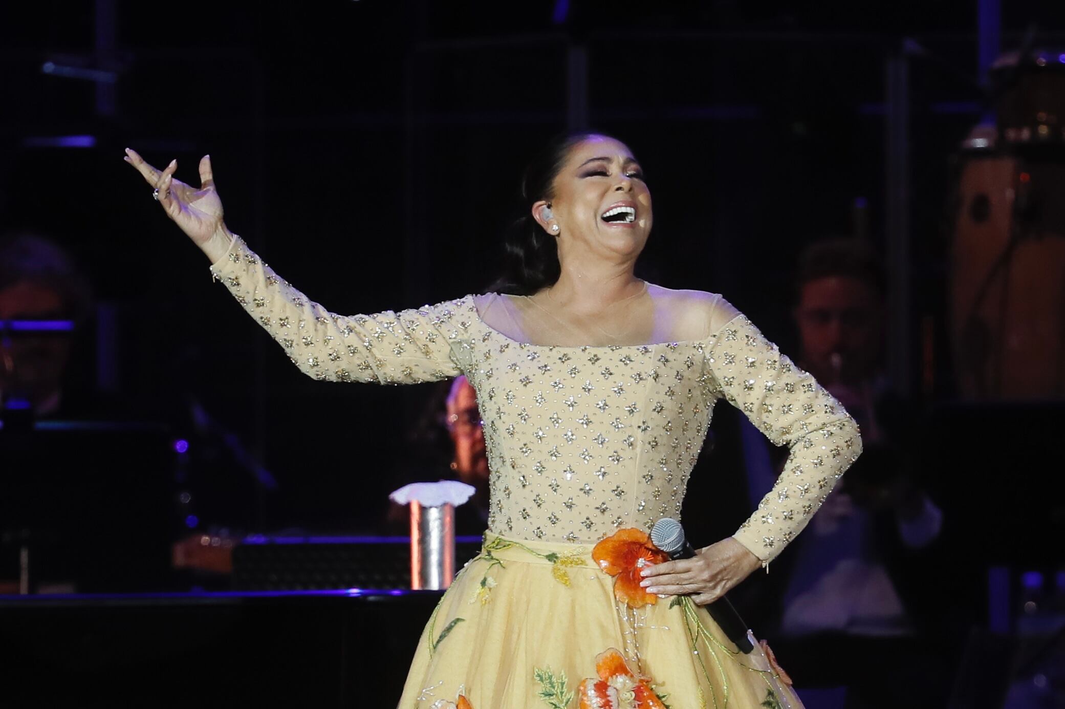 SEVILLA (ESPAÑA), 23/09/2023.- La cantante Isabel Pantoja comienza este sábado su gira &quot;50 aniversario&quot; con un concierto en el Estadio de la Cartuja, Sevilla. EFE/ Jose Manuel Vidal
