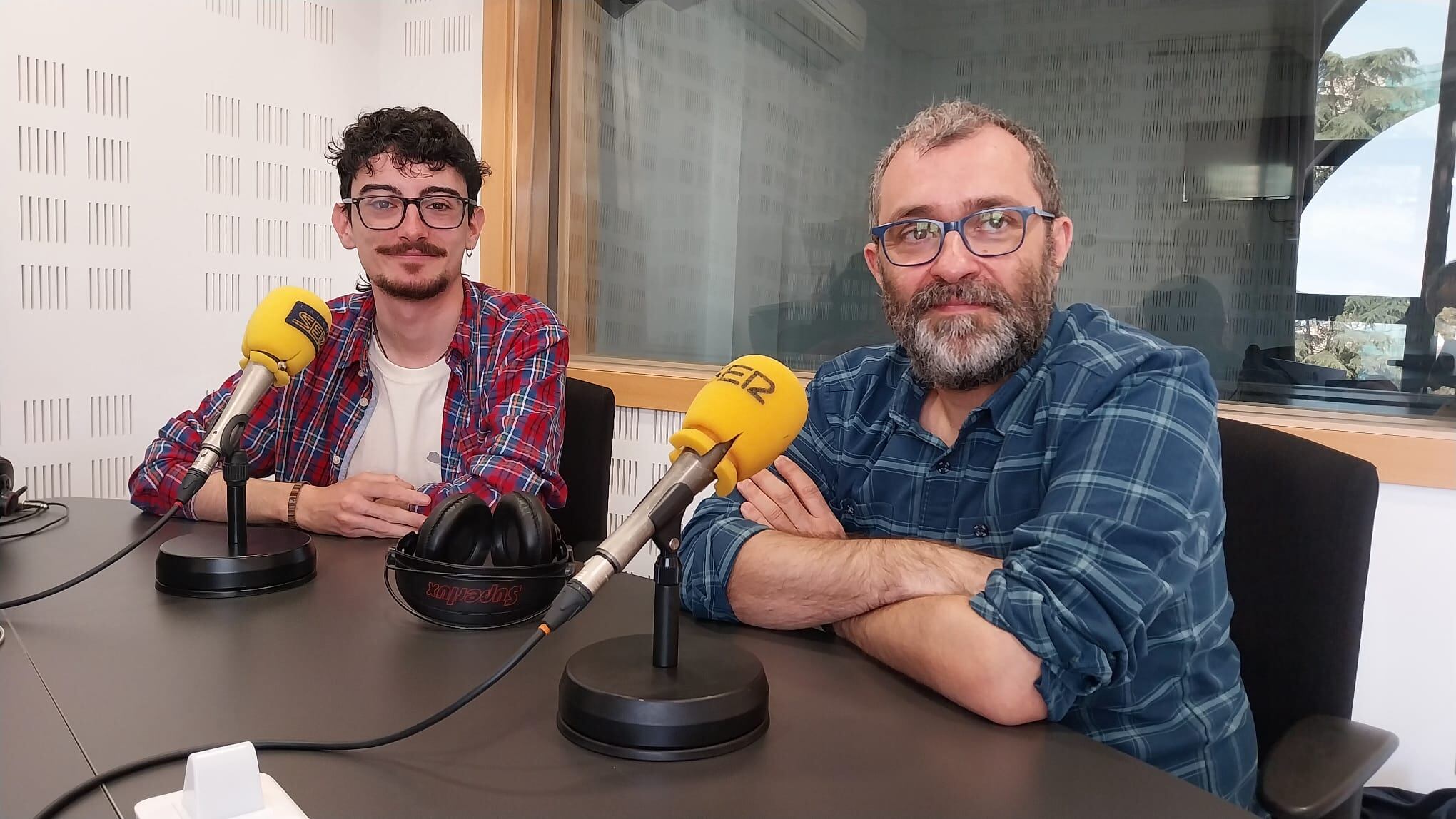 Cristian García (i) y Felipe Morcillo, de la UCM, en los estudios de 'Hoy por Hoy'