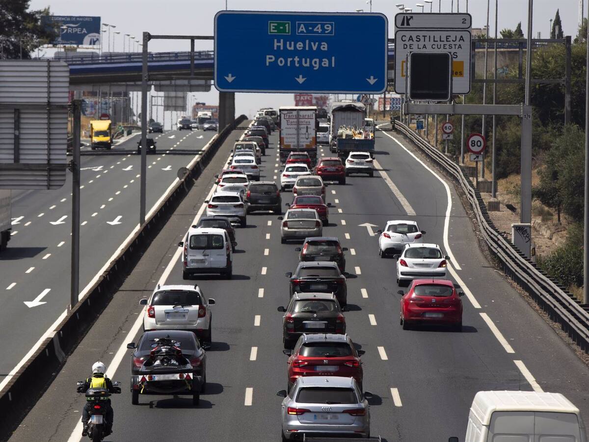 Heridas cuatro personas y fuertes retenciones por un accidente múltiple en la A-49