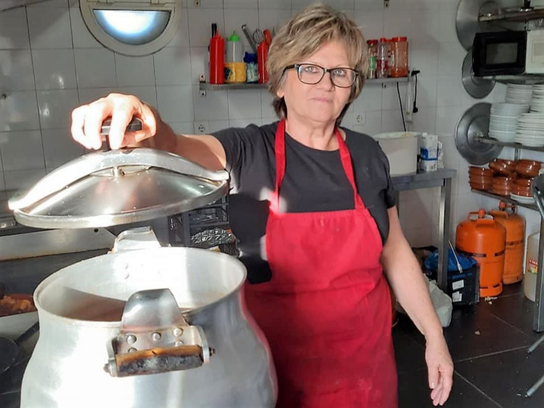 Isabel, el alma mater del Bulli de las Marismas, en su cocina