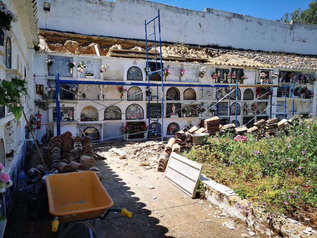 Imagen de las actuaciones en el patio número dos del camposanto rondeño