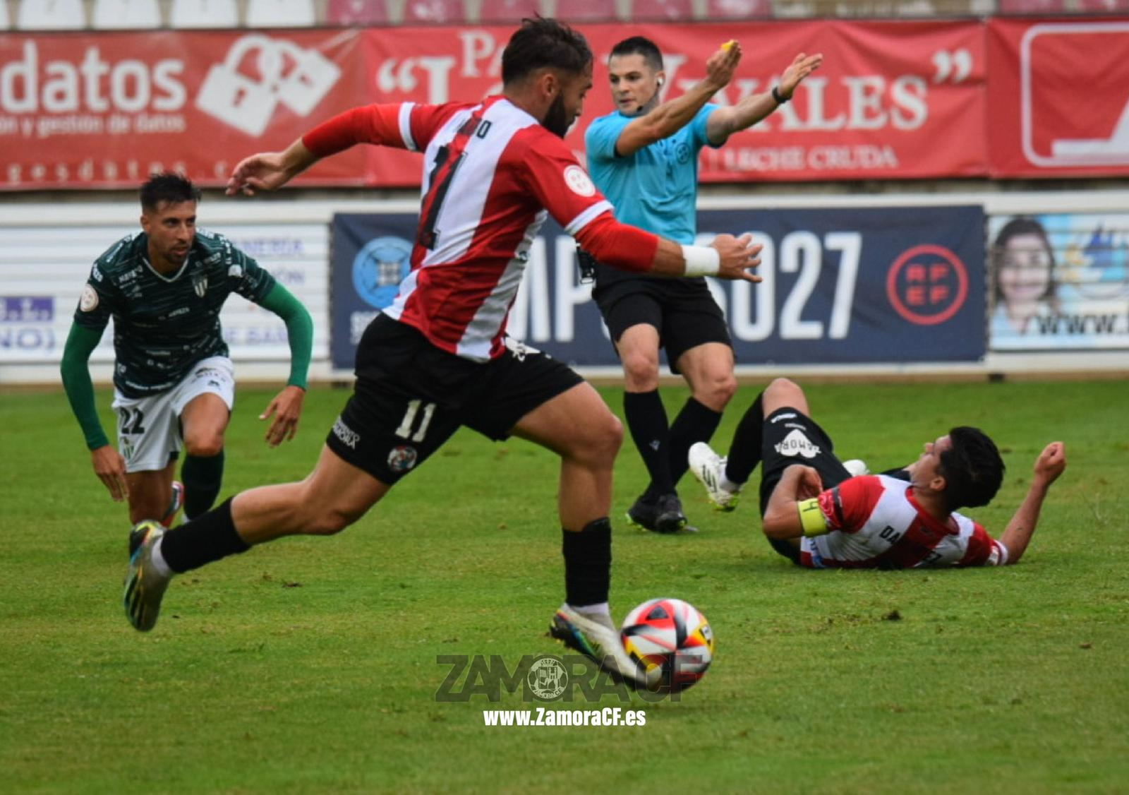 Mancebo conduce la bola