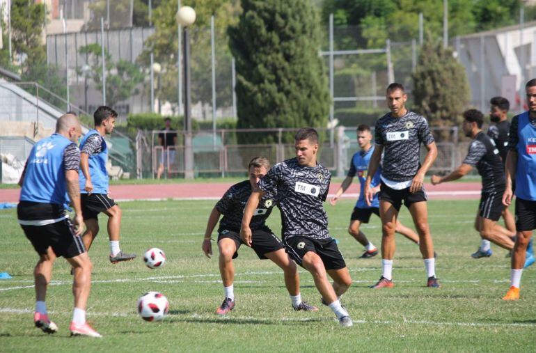 Entrenamiento del Hércules CF, en la pista de atletismo