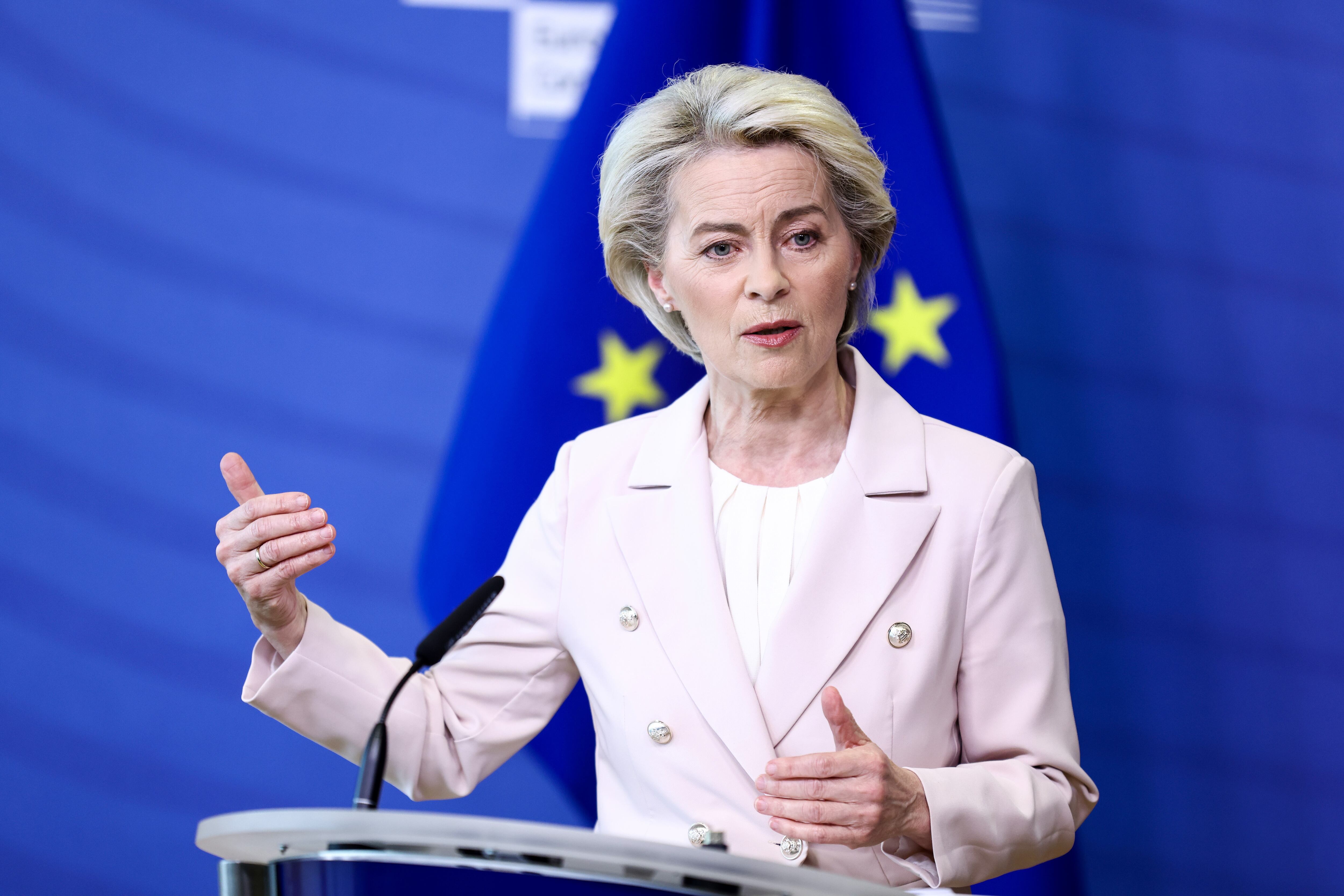 Ursula von der Leyen durante la rueda de prensa en Bruselas.