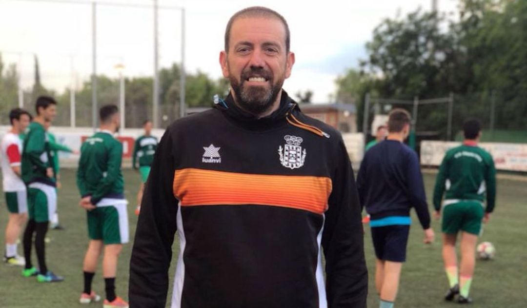 Manuel Ángel Redondo &#039;Soto&#039; en un entrenamiento con la cantera del Úbeda