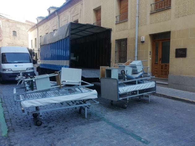 Traslado de camas del Policlínico al Hospital de Segovia