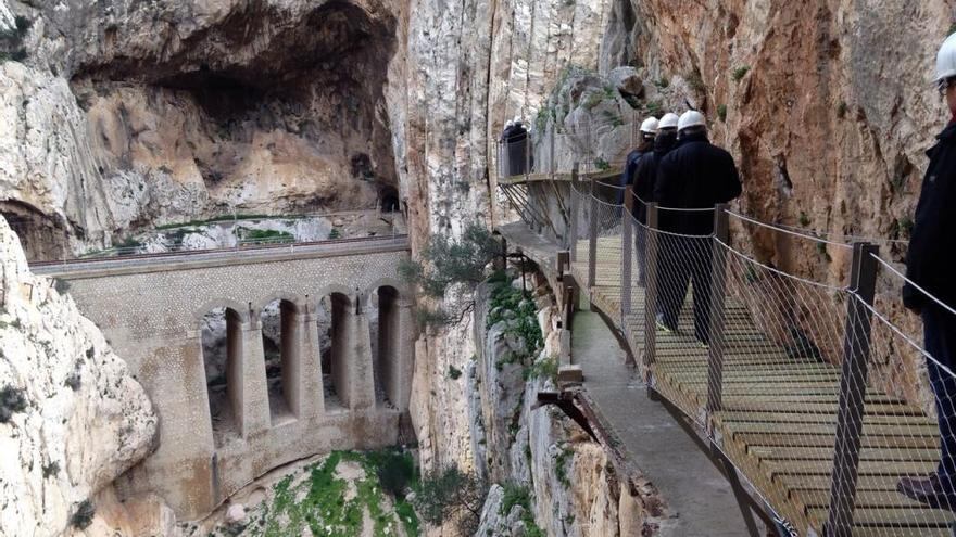 Las vías del tren a su paso por el Caminito del Rey