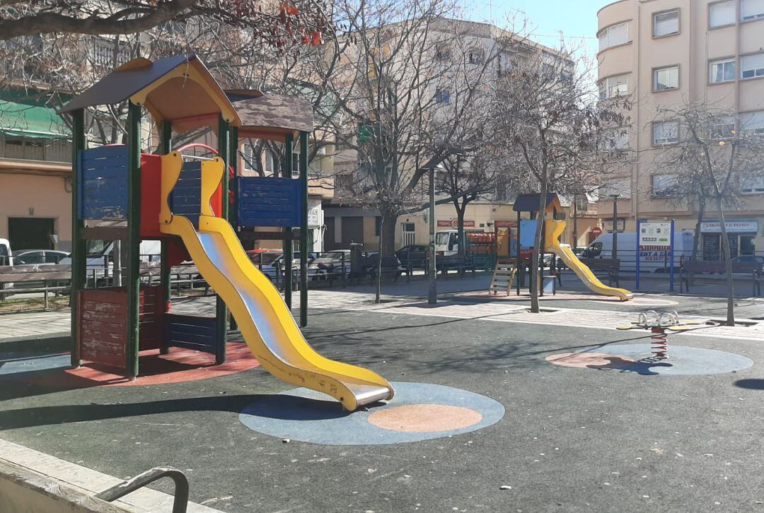 Imagen de ayer de la zona de juegos infantiles de la Plaza del Sol, conocida también como Bola de Oro