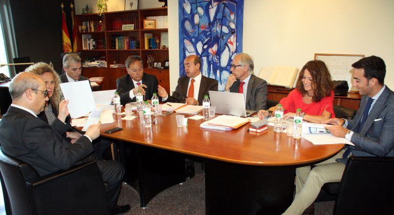 Fernando Lacaba, quart per l'esquerra, alerta de la gran mobilitat laboral que hi ha entre els jutges.