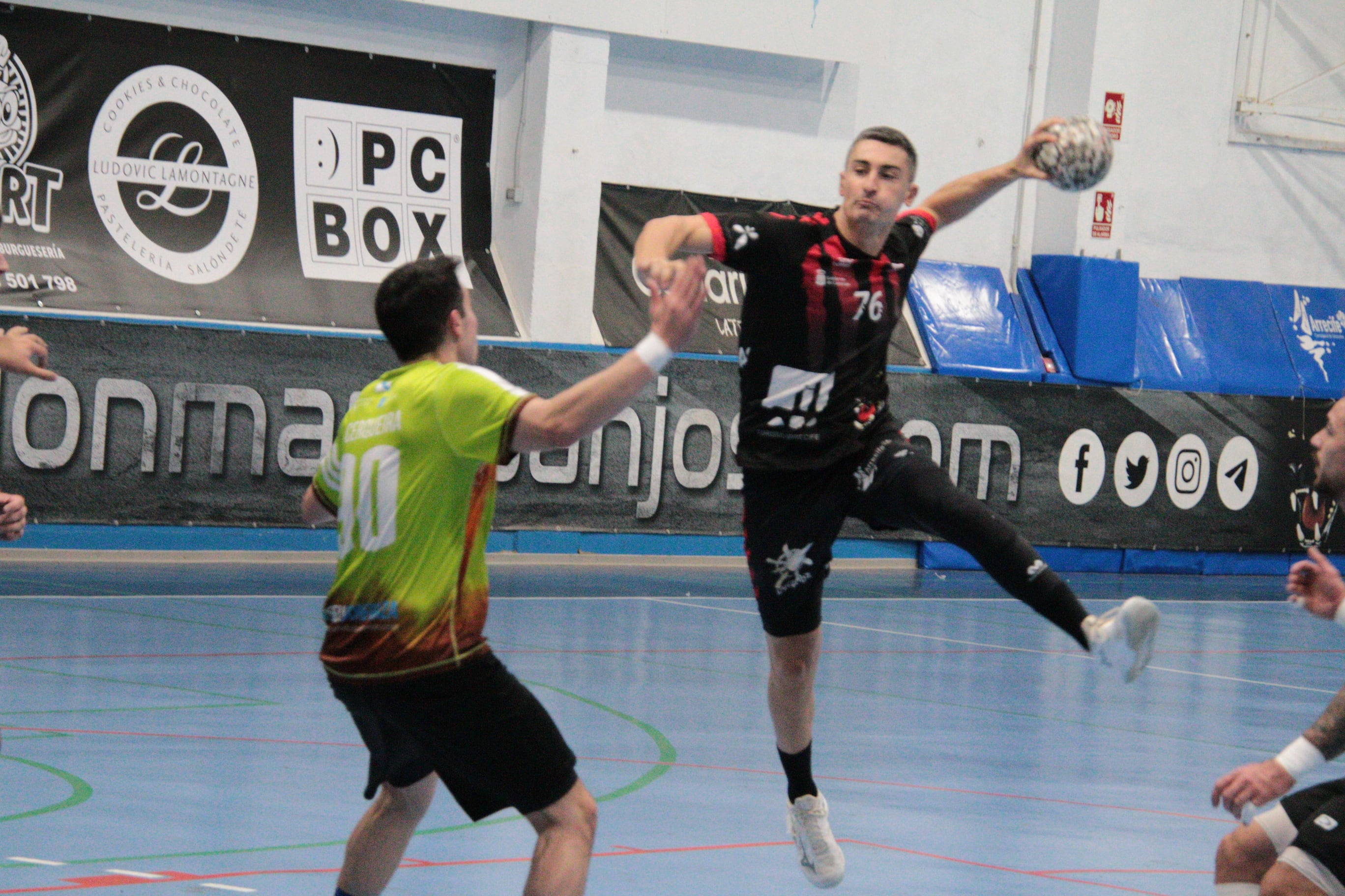 Lanzamiento del Balonmano Lanzarote Ciudad de Arrecife.