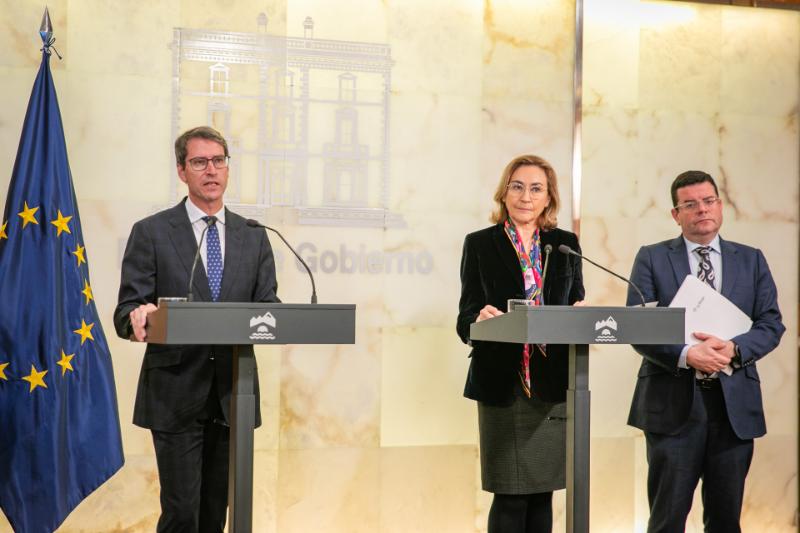 El presidente de La Rioja, Gonzalo Capellán, ha presentado junto a la consejera de Salud, María Martín, y Hacienda, Alfonso Domínguez, el proyecto del nuevo centro sanitario de especialidades y cirugía mayor ambulatoria en Logroño | Gobierno de La Rioja