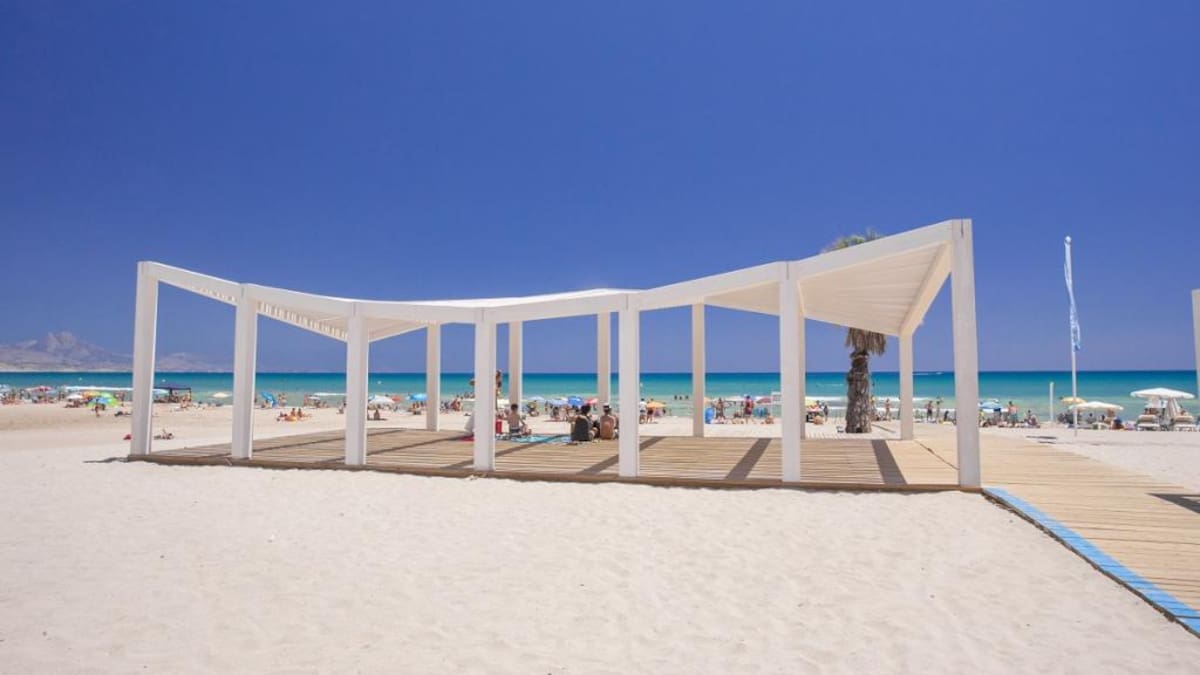 Cristian Ludwig, técnico de accesibilidad de Cocemfe: "Es incompresible que el servicio de playas accesibles arranque el 1 de julio"