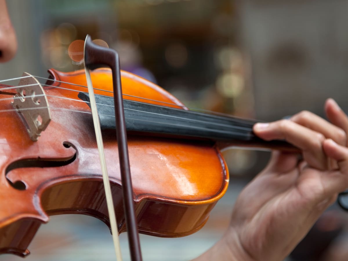 Adrián Fernández Moreno, el joven catedrático y violinista que triunfa dentro y fuera de España