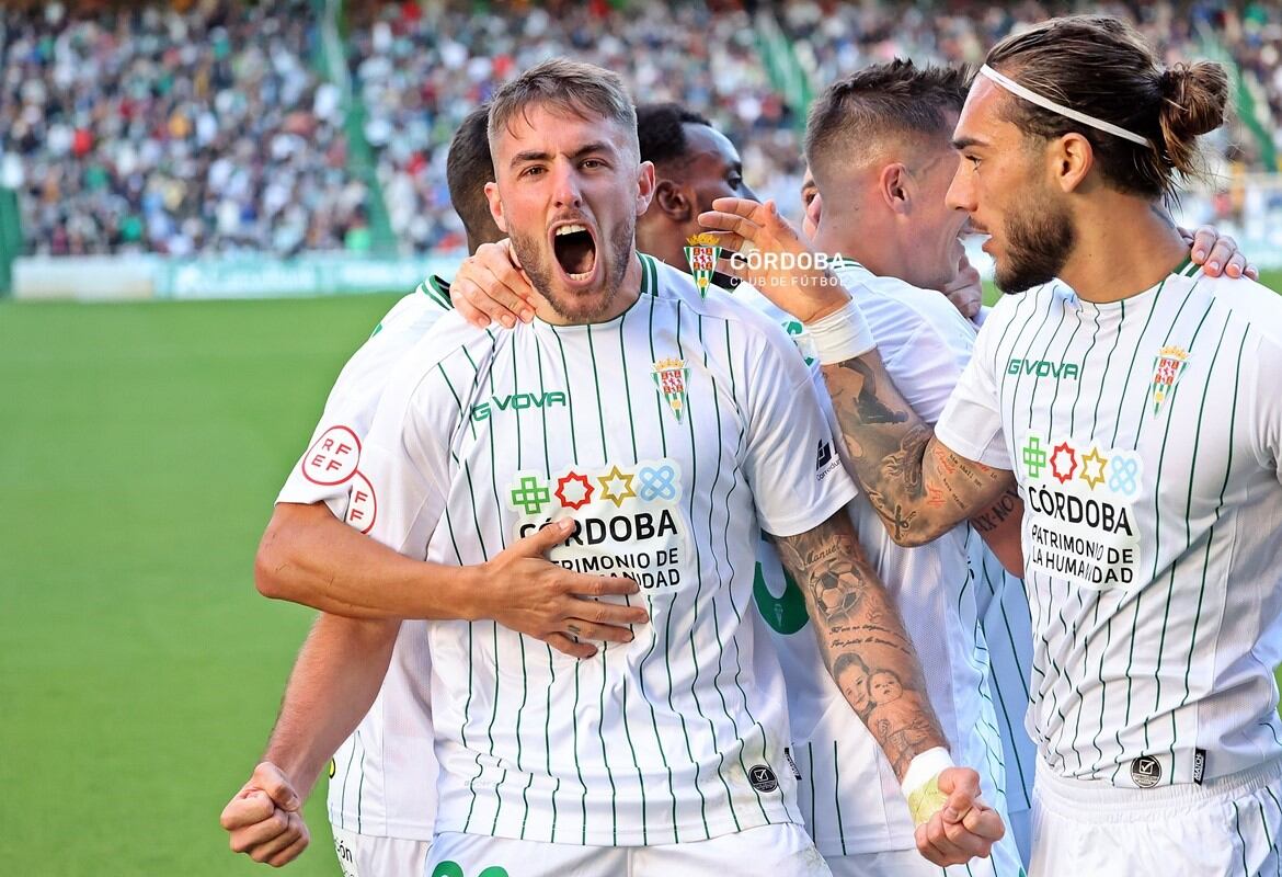 Antonio casas celebrando el gol de la victoria.