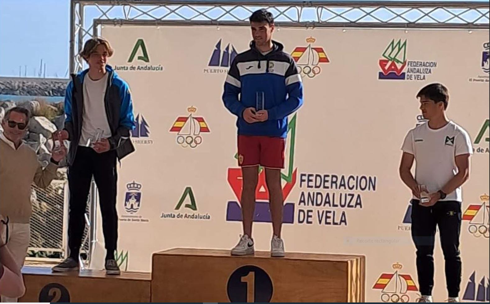 Juanjo Fernández sigue instalado en lo más alto del podio.