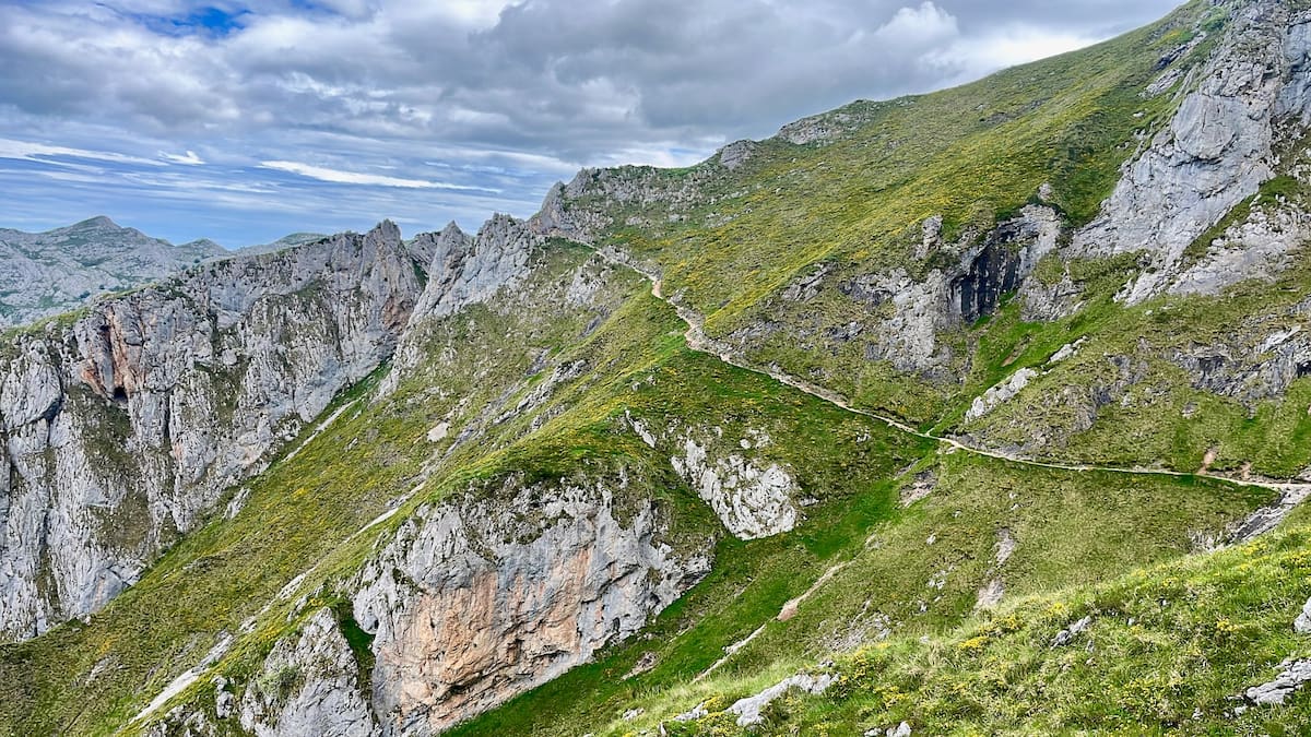 Travesera Integral, una carrera de trail running a contracorriente: "Aquí el streaming es imposible, no hay cobertura de móvil en Picos de Europa"