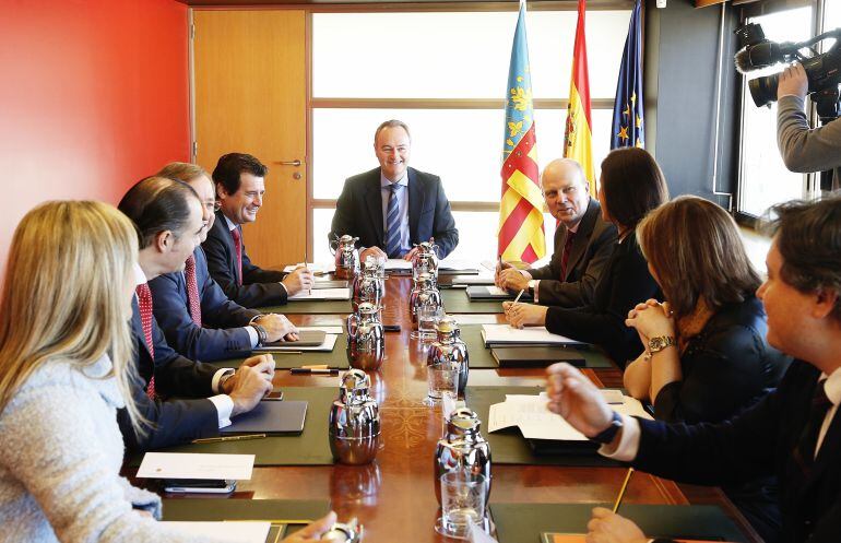 En la imagen los miembros del gobierno de Fabra que se ha reunido hoy en Alicante